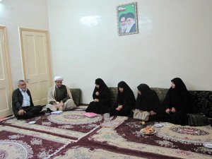 جلسه ستاد نمازجمعه خواهران با امام جمعه