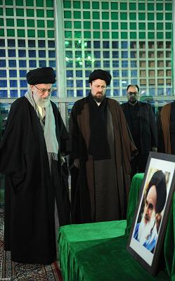 رهبر معظم انقلاب اسلامی در مرقد مطهر امام راحل و گلزار شهدای بهشت زهرا حضور يافتند